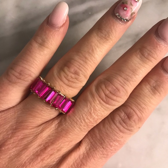 💕LAST ONE!💕 Magenta Pink Baguette Stack Ring - Picture 4 of 4